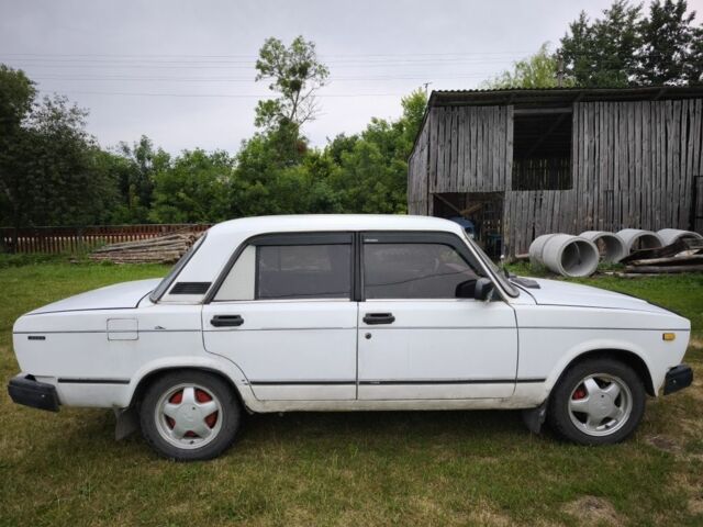 Белый ВАЗ 2107, объемом двигателя 1.5 л и пробегом 32 тыс. км за 486 $, фото 1 на Automoto.ua