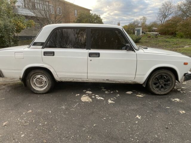 ВАЗ 2107 1992 в Звенигородка на Automoto.ua Белый ВАЗ 2107, объемом двигателя 1.5 л и пробегом 300 тыс. км за 809 $, фото 2 на Automoto.ua