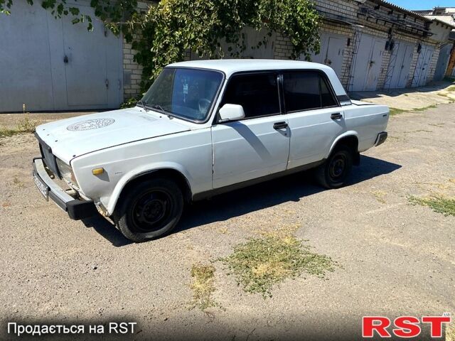 Белый ВАЗ 2107, объемом двигателя 1.3 л и пробегом 200 тыс. км за 600 $, фото 2 на Automoto.ua
