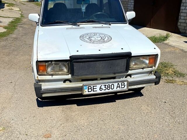 Белый ВАЗ 2107, объемом двигателя 1.3 л и пробегом 200 тыс. км за 600 $, фото 3 на Automoto.ua