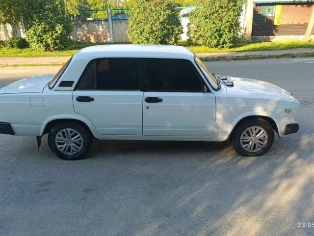 Белый ВАЗ 2107, объемом двигателя 1.5 л и пробегом 300 тыс. км за 629 $, фото 7 на Automoto.ua