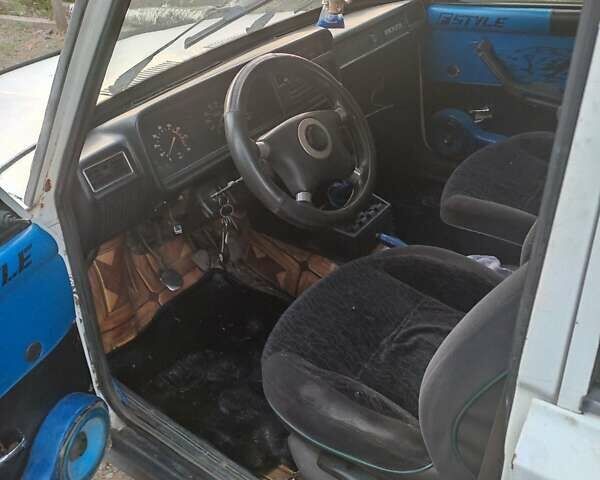Белый ВАЗ 2107, объемом двигателя 1.6 л и пробегом 999 тыс. км за 600 $, фото 7 на Automoto.ua