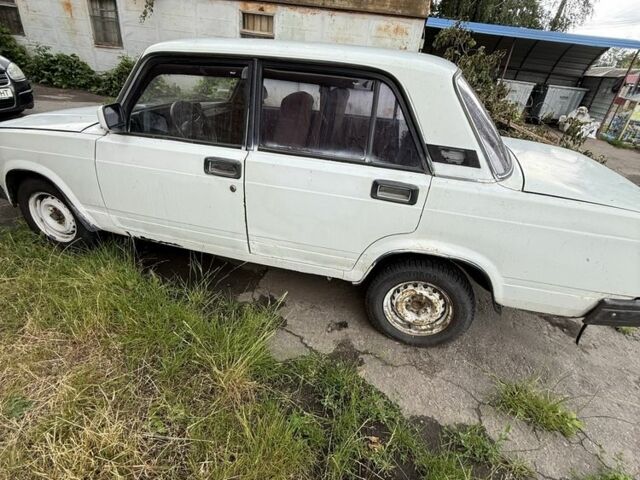 Білий ВАЗ 2107, об'ємом двигуна 0 л та пробігом 400 тис. км за 428 $, фото 4 на Automoto.ua