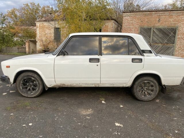 ВАЗ 2107 1992 в Звенигородка на Automoto.ua Белый ВАЗ 2107, объемом двигателя 1.5 л и пробегом 300 тыс. км за 809 $, фото 1 на Automoto.ua