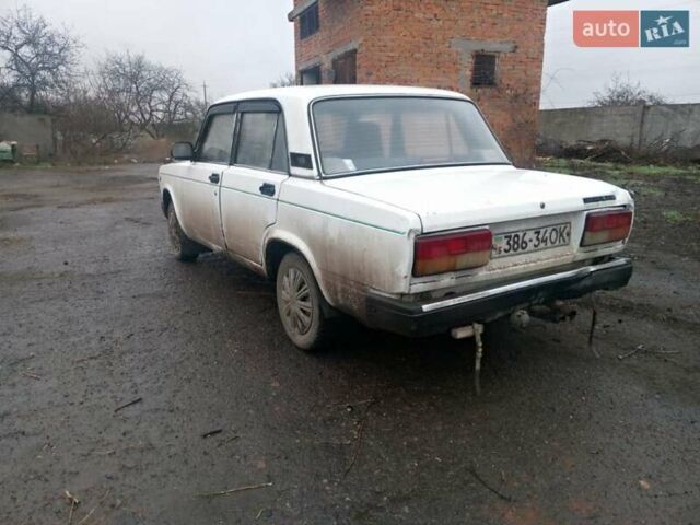 Белый ВАЗ 2107, объемом двигателя 1.5 л и пробегом 443 тыс. км за 450 $, фото 3 на Automoto.ua