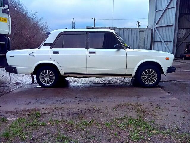 Белый ВАЗ 2107, объемом двигателя 1.3 л и пробегом 158 тыс. км за 950 $, фото 3 на Automoto.ua