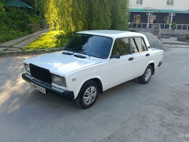 Белый ВАЗ 2107, объемом двигателя 1.5 л и пробегом 300 тыс. км за 629 $, фото 3 на Automoto.ua