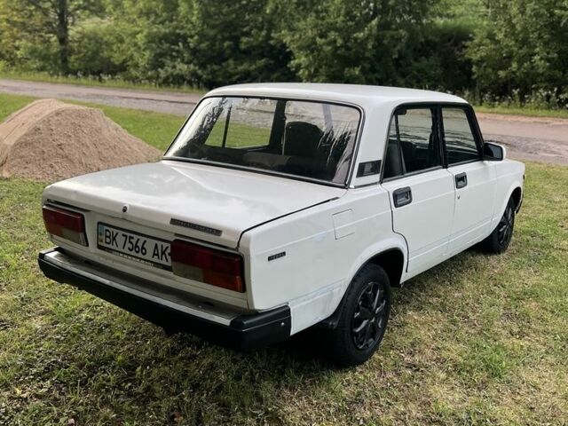 Белый ВАЗ 2107, объемом двигателя 1.5 л и пробегом 300 тыс. км за 650 $, фото 3 на Automoto.ua