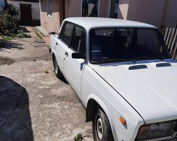 Белый ВАЗ 2107, объемом двигателя 1.45 л и пробегом 49 тыс. км за 1500 $, фото 3 на Automoto.ua