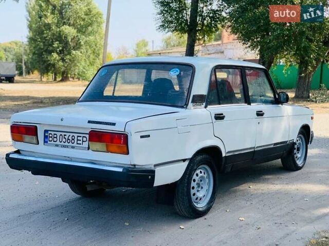 Белый ВАЗ 2107, объемом двигателя 1.3 л и пробегом 100 тыс. км за 950 $, фото 4 на Automoto.ua