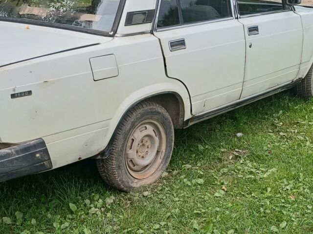 Белый ВАЗ 2107, объемом двигателя 1 л и пробегом 160 тыс. км за 409 $, фото 1 на Automoto.ua
