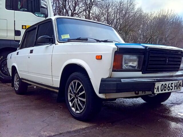 Белый ВАЗ 2107, объемом двигателя 1.3 л и пробегом 158 тыс. км за 950 $, фото 2 на Automoto.ua