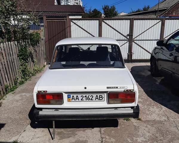 Белый ВАЗ 2107, объемом двигателя 1.45 л и пробегом 49 тыс. км за 1500 $, фото 2 на Automoto.ua
