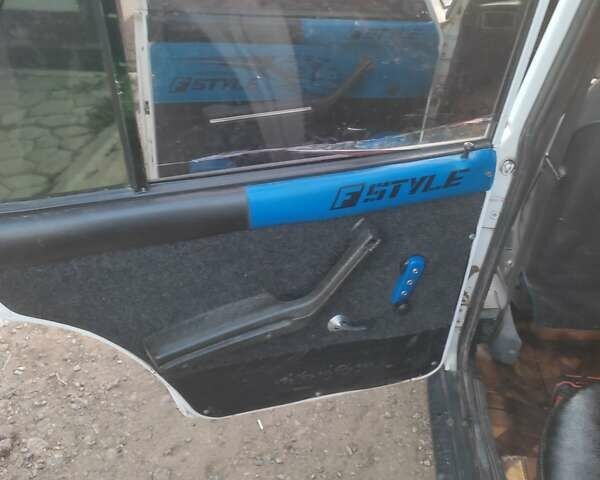 Белый ВАЗ 2107, объемом двигателя 1.6 л и пробегом 999 тыс. км за 600 $, фото 9 на Automoto.ua