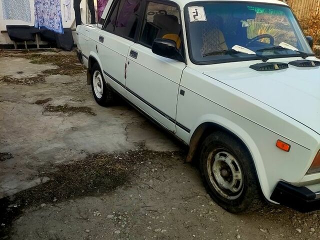 Белый ВАЗ 2107, объемом двигателя 1.5 л и пробегом 100 тыс. км за 800 $, фото 1 на Automoto.ua