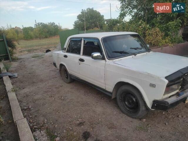 Белый ВАЗ 2107, объемом двигателя 1.6 л и пробегом 999 тыс. км за 600 $, фото 1 на Automoto.ua