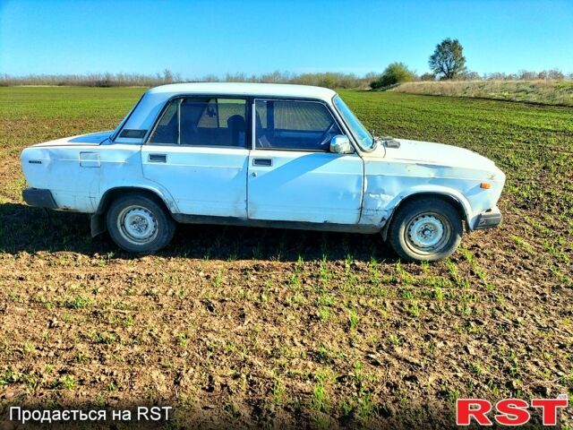 Белый ВАЗ 2107, объемом двигателя 1.5 л и пробегом 0 тыс. км за 500 $, фото 3 на Automoto.ua