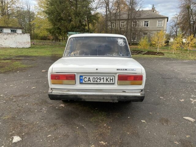 ВАЗ 2107 1992 в Звенигородка на Automoto.ua Белый ВАЗ 2107, объемом двигателя 1.5 л и пробегом 300 тыс. км за 809 $, фото 4 на Automoto.ua