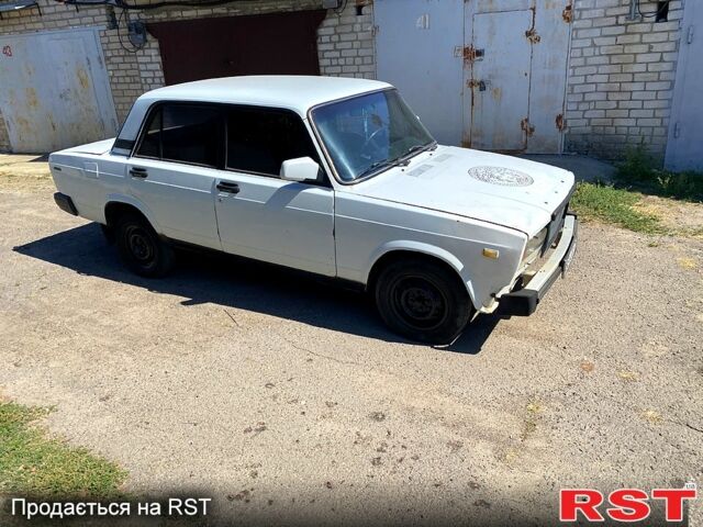 Белый ВАЗ 2107, объемом двигателя 1.3 л и пробегом 200 тыс. км за 600 $, фото 1 на Automoto.ua