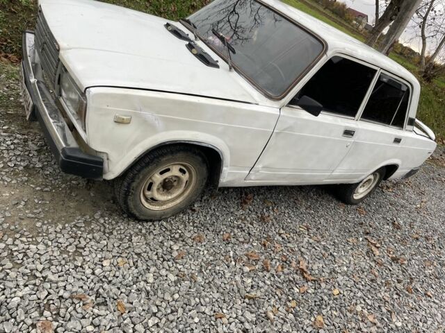 Белый ВАЗ 2107, объемом двигателя 1.5 л и пробегом 3 тыс. км за 406 $, фото 2 на Automoto.ua