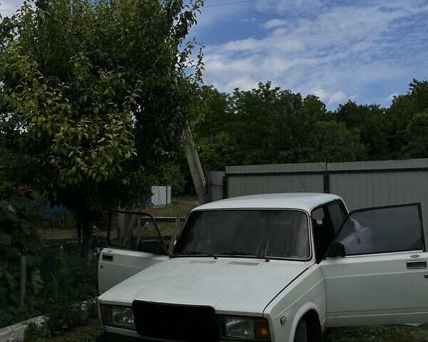 Белый ВАЗ 2107, объемом двигателя 1.45 л и пробегом 111 тыс. км за 599 $, фото 4 на Automoto.ua
