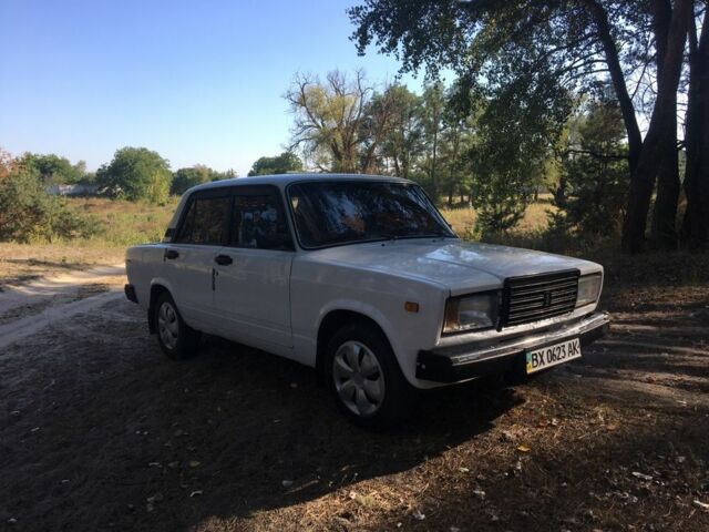 Белый ВАЗ 2107, объемом двигателя 1.5 л и пробегом 150 тыс. км за 922 $, фото 4 на Automoto.ua