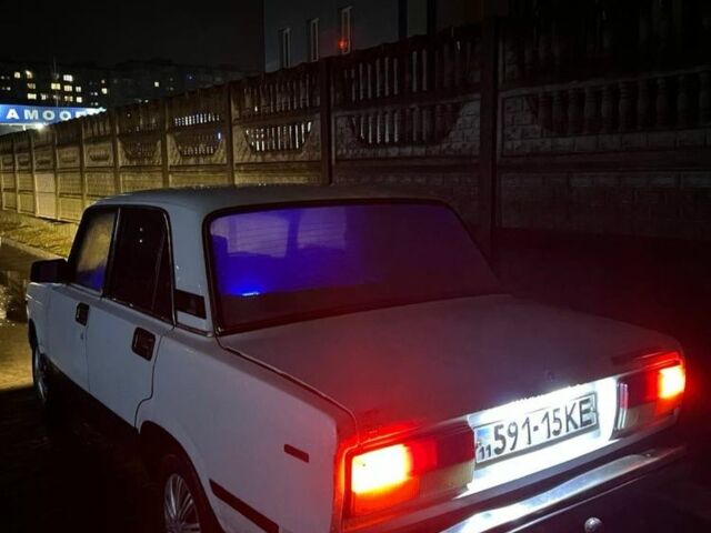 Белый ВАЗ 2107, объемом двигателя 1.5 л и пробегом 30 тыс. км за 600 $, фото 3 на Automoto.ua