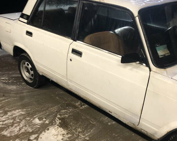 Белый ВАЗ 2107, объемом двигателя 1.3 л и пробегом 70 тыс. км за 240 $, фото 3 на Automoto.ua