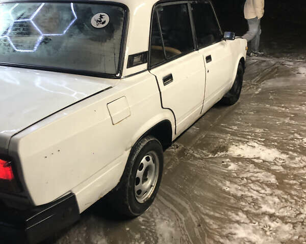Белый ВАЗ 2107, объемом двигателя 1.3 л и пробегом 70 тыс. км за 240 $, фото 4 на Automoto.ua