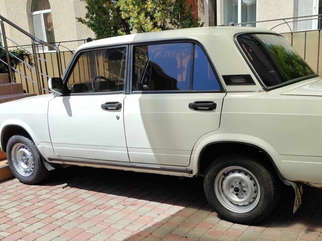 Белый ВАЗ 2107, объемом двигателя 1.5 л и пробегом 1 тыс. км за 950 $, фото 1 на Automoto.ua