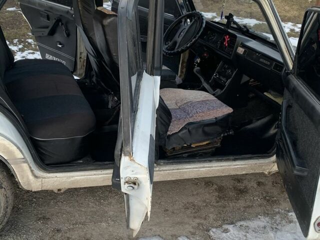 ВАЗ 2107 1994 в Каменце-Подольском на Automoto.ua Белый ВАЗ 2107, объемом двигателя 1.3 л и пробегом 6 тыс. км за 650 $, фото 3 на Automoto.ua