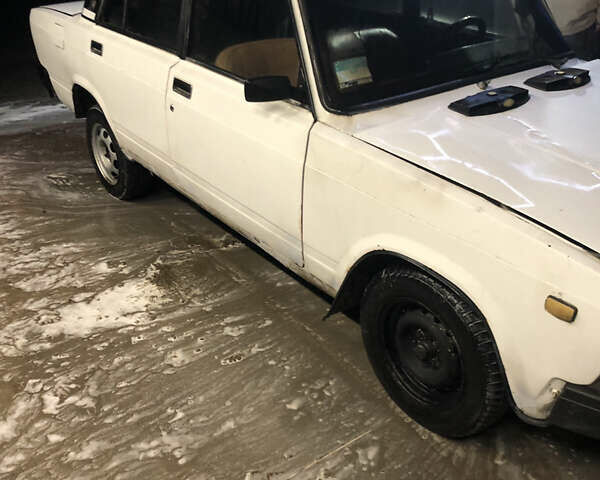 Белый ВАЗ 2107, объемом двигателя 1.3 л и пробегом 70 тыс. км за 240 $, фото 2 на Automoto.ua