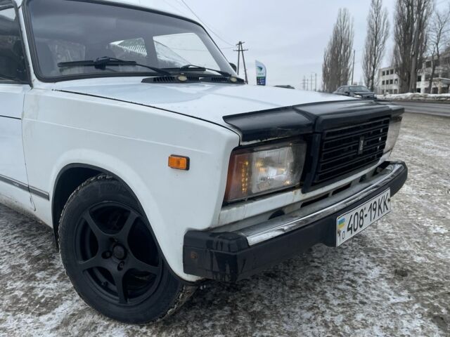 Белый ВАЗ 2107, объемом двигателя 1.5 л и пробегом 333 тыс. км за 779 $, фото 1 на Automoto.ua
