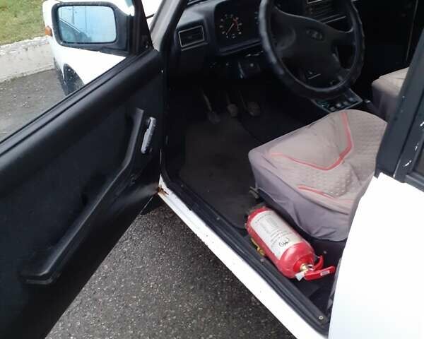 Белый ВАЗ 2107, объемом двигателя 1.45 л и пробегом 30 тыс. км за 1350 $, фото 9 на Automoto.ua