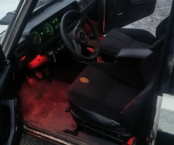 Белый ВАЗ 2107, объемом двигателя 1.7 л и пробегом 300 тыс. км за 497 $, фото 6 на Automoto.ua