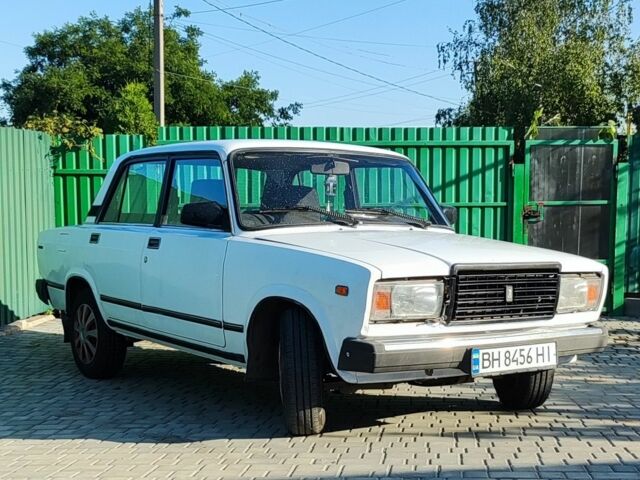 Белый ВАЗ 2107, объемом двигателя 1.5 л и пробегом 32 тыс. км за 1000 $, фото 2 на Automoto.ua