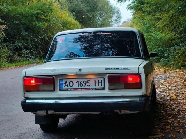 Белый ВАЗ 2107, объемом двигателя 1.5 л и пробегом 50 тыс. км за 355 $, фото 1 на Automoto.ua
