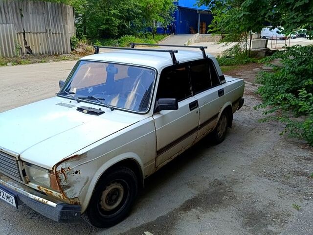 Белый ВАЗ 2107, объемом двигателя 1.5 л и пробегом 70 тыс. км за 500 $, фото 1 на Automoto.ua