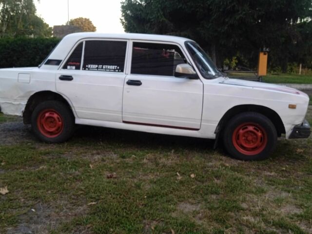 Белый ВАЗ 2107, объемом двигателя 1.5 л и пробегом 89 тыс. км за 443 $, фото 2 на Automoto.ua