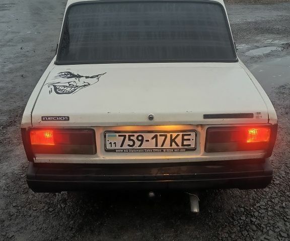 Белый ВАЗ 2107, объемом двигателя 1.7 л и пробегом 300 тыс. км за 497 $, фото 5 на Automoto.ua