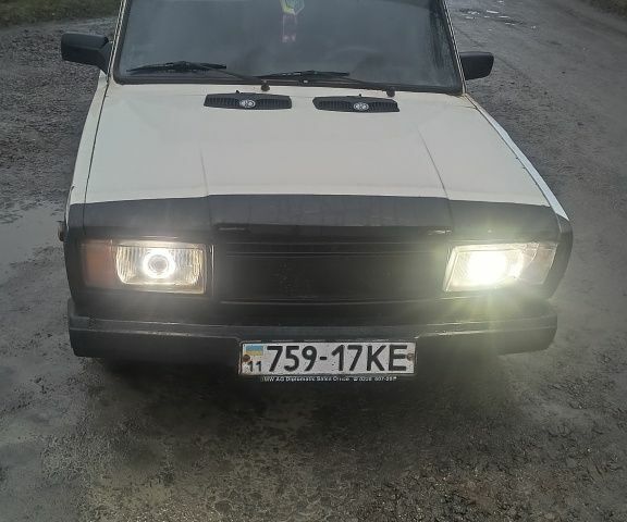 Белый ВАЗ 2107, объемом двигателя 1.7 л и пробегом 300 тыс. км за 497 $, фото 1 на Automoto.ua