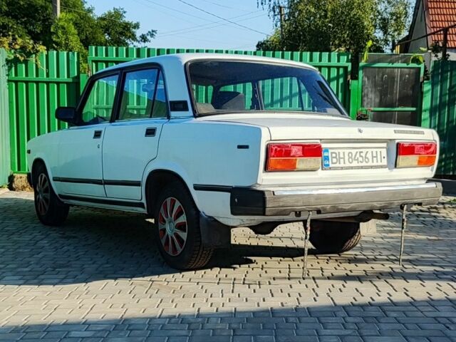 Белый ВАЗ 2107, объемом двигателя 1.5 л и пробегом 32 тыс. км за 1000 $, фото 4 на Automoto.ua