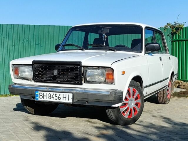 Белый ВАЗ 2107, объемом двигателя 1.5 л и пробегом 32 тыс. км за 1000 $, фото 1 на Automoto.ua
