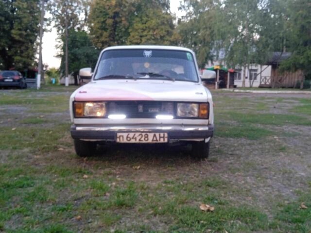 Белый ВАЗ 2107, объемом двигателя 1.5 л и пробегом 89 тыс. км за 443 $, фото 3 на Automoto.ua
