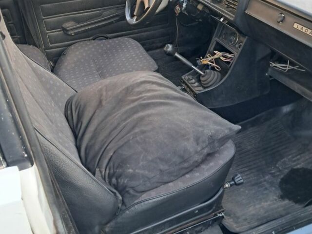 Белый ВАЗ 2107, объемом двигателя 1.5 л и пробегом 5 тыс. км за 1200 $, фото 4 на Automoto.ua