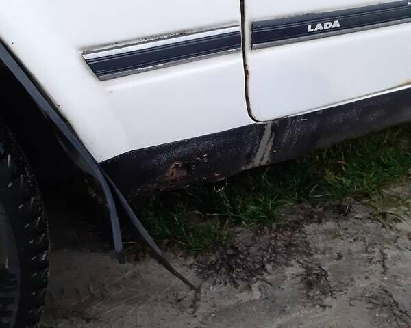 Белый ВАЗ 2107, объемом двигателя 1.45 л и пробегом 30 тыс. км за 1350 $, фото 15 на Automoto.ua