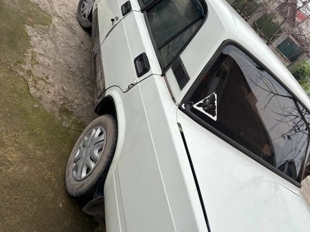 Белый ВАЗ 2107, объемом двигателя 1.5 л и пробегом 120 тыс. км за 450 $, фото 3 на Automoto.ua