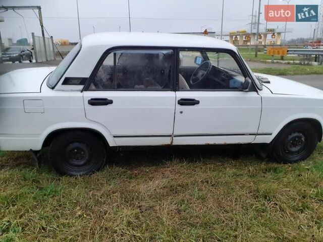 Белый ВАЗ 2107, объемом двигателя 1.45 л и пробегом 30 тыс. км за 1350 $, фото 18 на Automoto.ua
