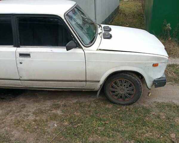 Белый ВАЗ 2107, объемом двигателя 1.57 л и пробегом 100 тыс. км за 700 $, фото 1 на Automoto.ua