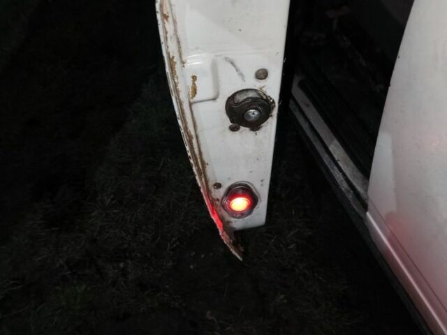 Белый ВАЗ 2107, объемом двигателя 1.5 л и пробегом 50 тыс. км за 355 $, фото 3 на Automoto.ua